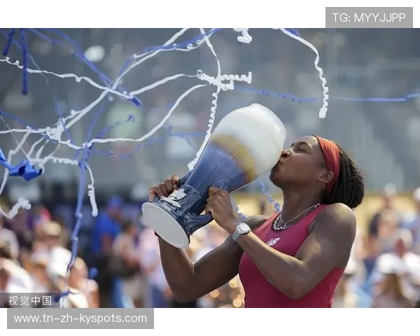 夺冠后亲吻腰带落泪 夺冠后亲吻腰带落泪